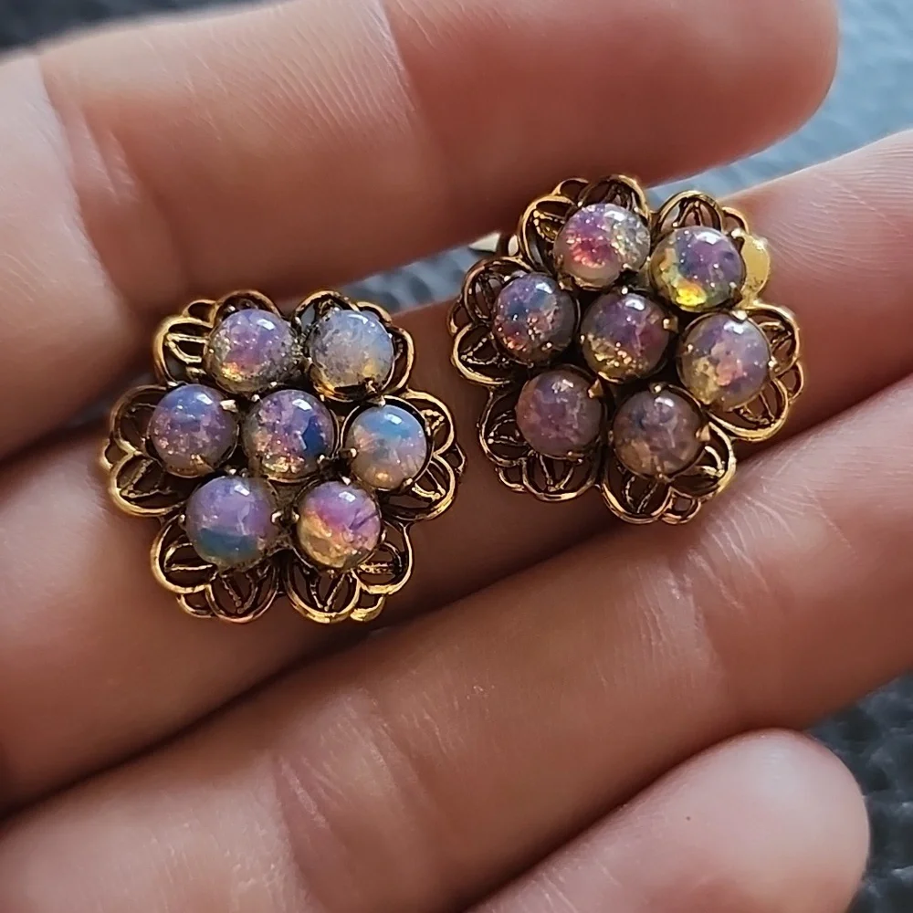 VTG clip on earrings - Picture 5 of 8